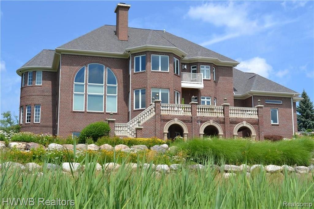 2693 Heights View Court Rochester, MI 48306 - Photo 3 of 95