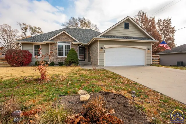 $289,000 | 1022 Southwest Morna Drive, Topeka, KS 66604
