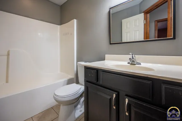 $289,000 | 1022 Southwest Morna Drive, Topeka, KS 66604