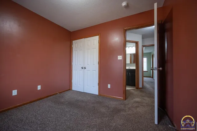 $289,000 | 1022 Southwest Morna Drive, Topeka, KS 66604