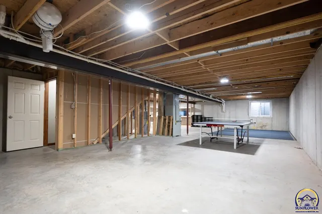 $289,000 | 1022 Southwest Morna Drive, Topeka, KS 66604