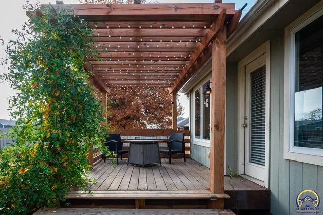 $289,000 | 1022 Southwest Morna Drive, Topeka, KS 66604