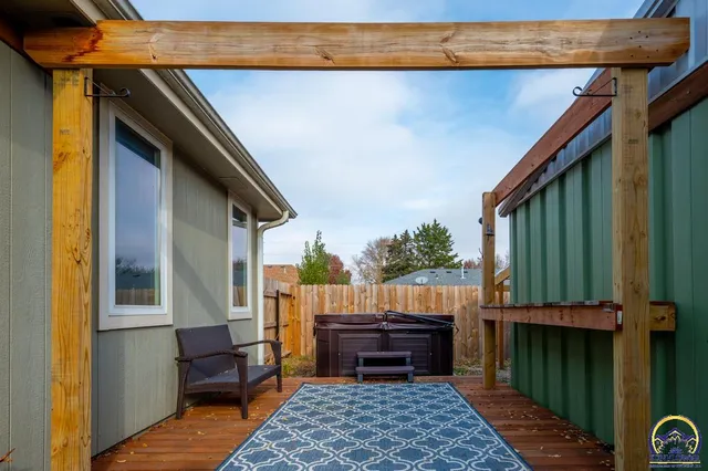 $289,000 | 1022 Southwest Morna Drive, Topeka, KS 66604