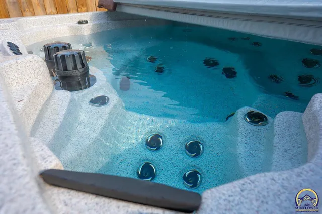 $289,000 | 1022 Southwest Morna Drive, Topeka, KS 66604