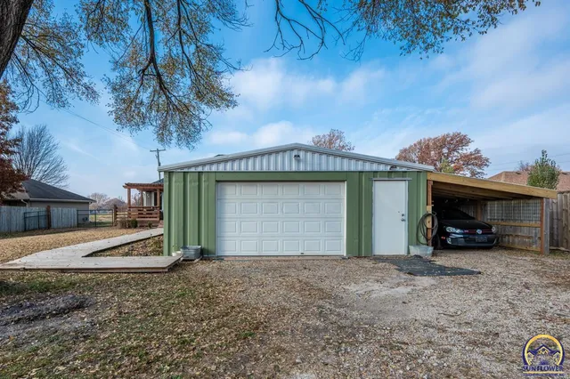 $289,000 | 1022 Southwest Morna Drive, Topeka, KS 66604