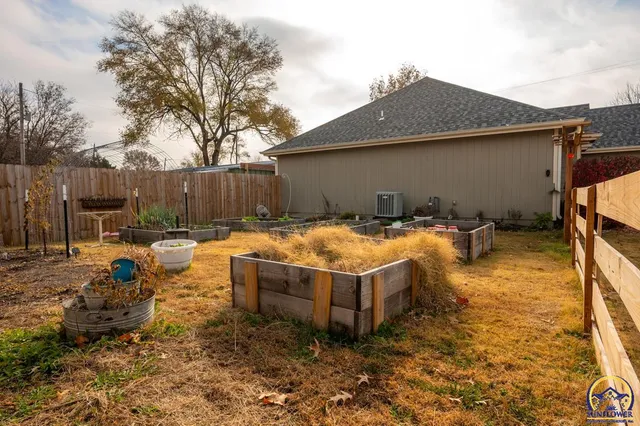 $289,000 | 1022 Southwest Morna Drive, Topeka, KS 66604