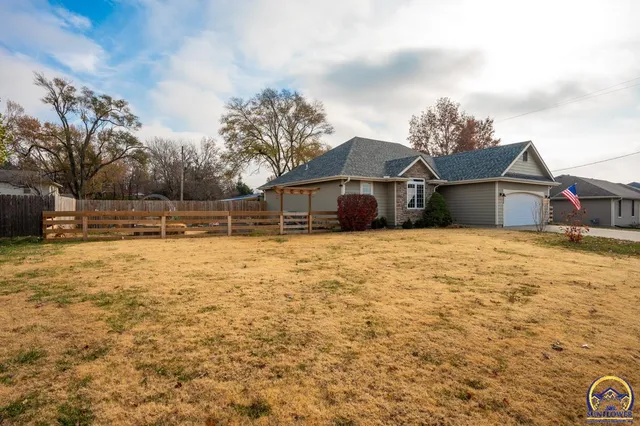 $289,000 | 1022 Southwest Morna Drive, Topeka, KS 66604