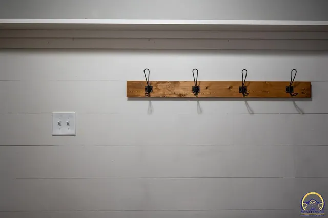 $289,000 | 1022 Southwest Morna Drive, Topeka, KS 66604