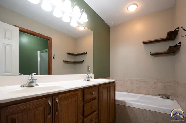 $289,000 | 1022 Southwest Morna Drive, Topeka, KS 66604