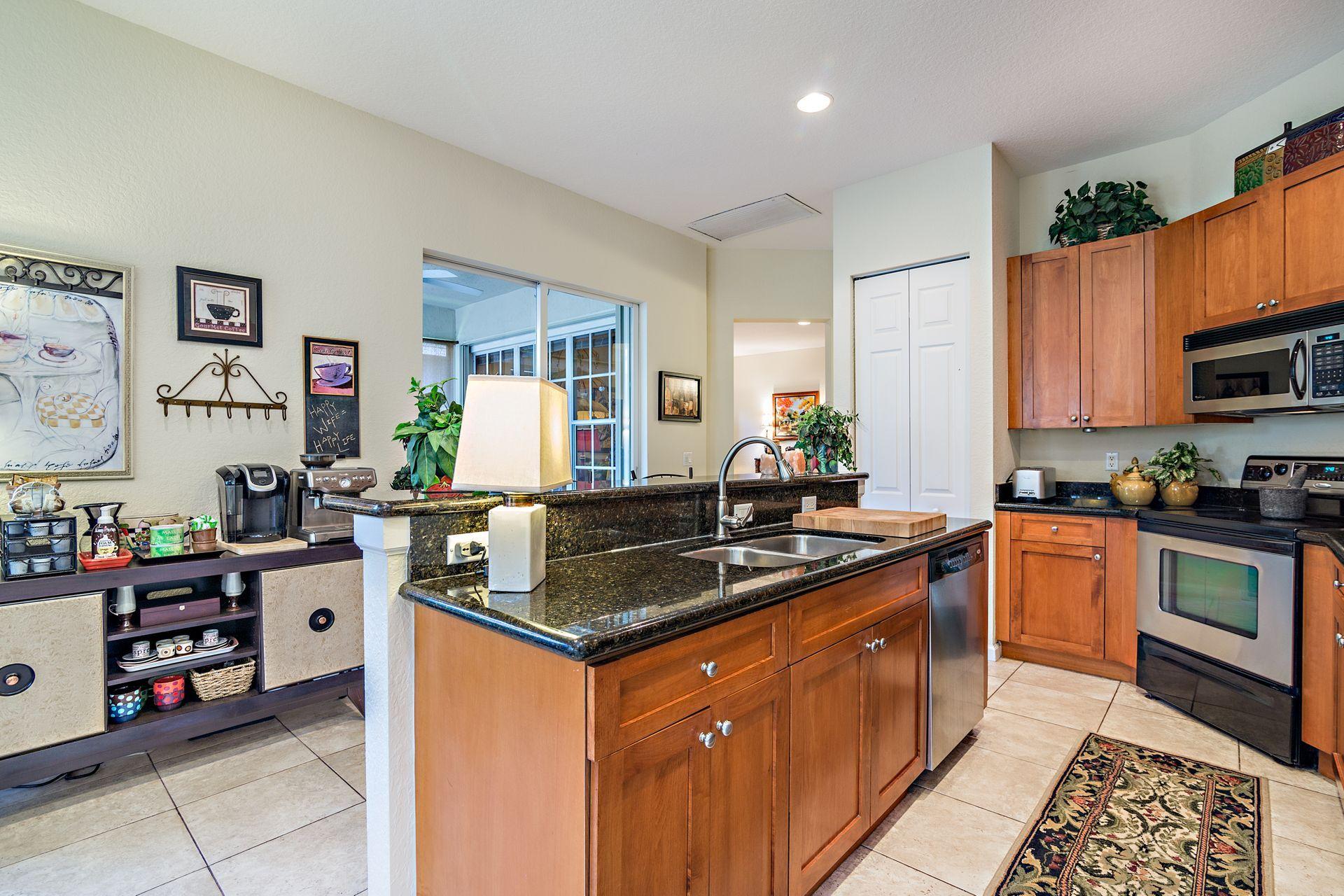 122 Via Castilla Jupiter, FL 33458 - Photo 11 of 40 Kitchen