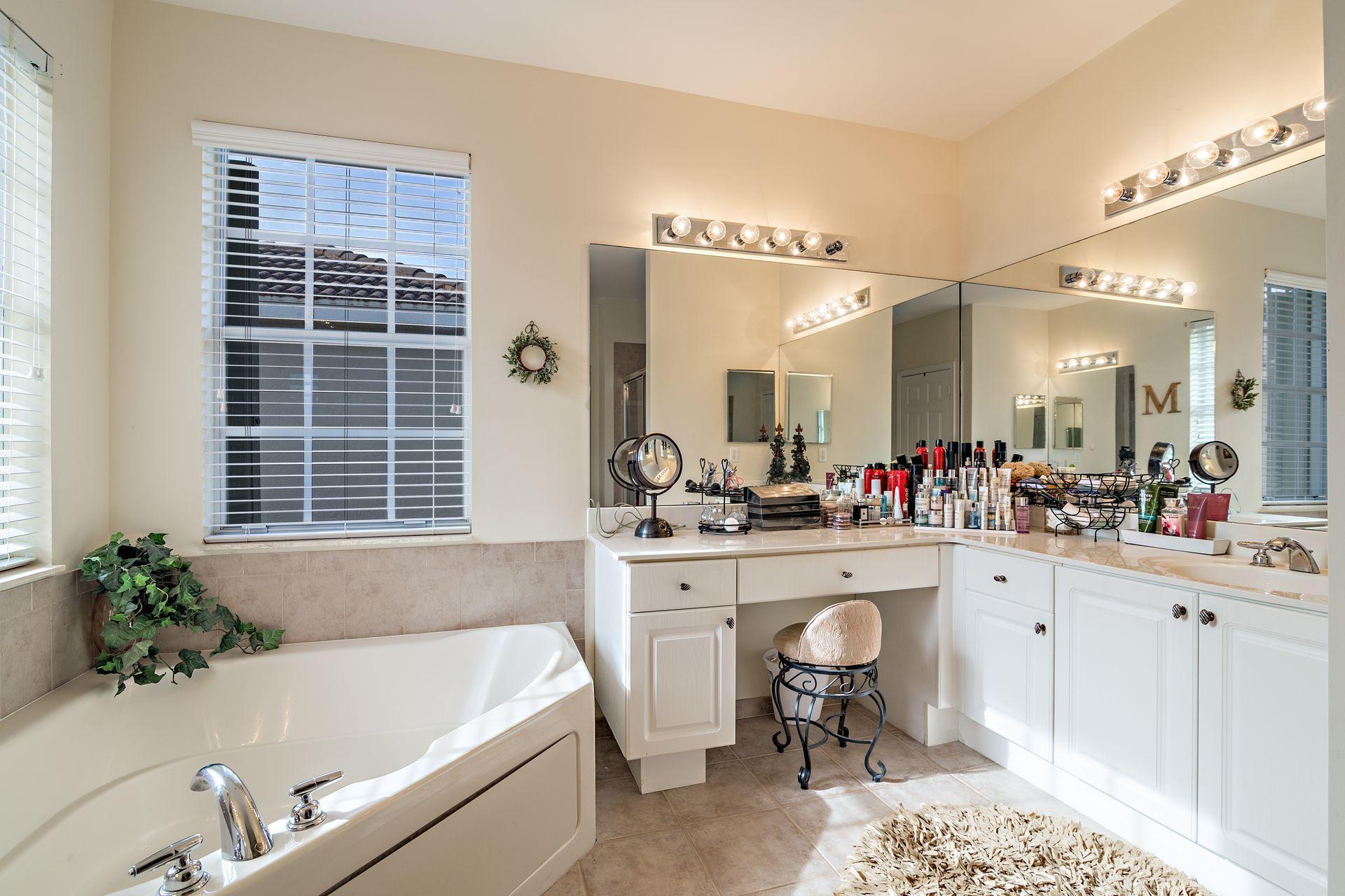 122 Via Castilla Jupiter, FL 33458 - Photo 14 of 40 Master Bathroom