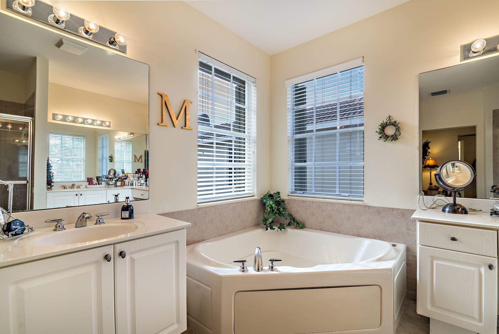 122 Via Castilla Jupiter, FL 33458 - Photo 15 of 40 Master Bathroom