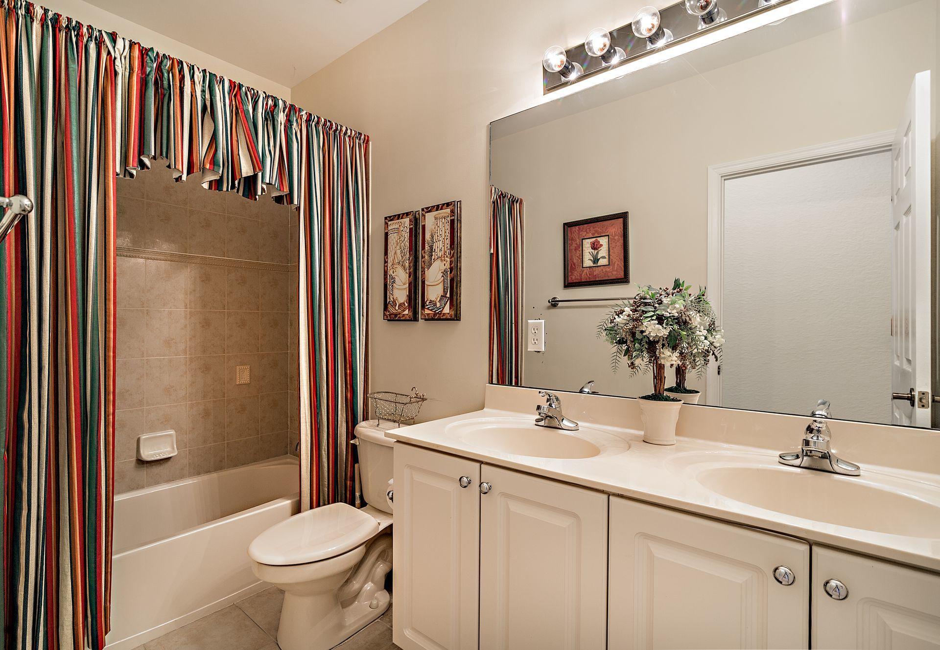 122 Via Castilla Jupiter, FL 33458 - Photo 23 of 40 Fifth Bathroom