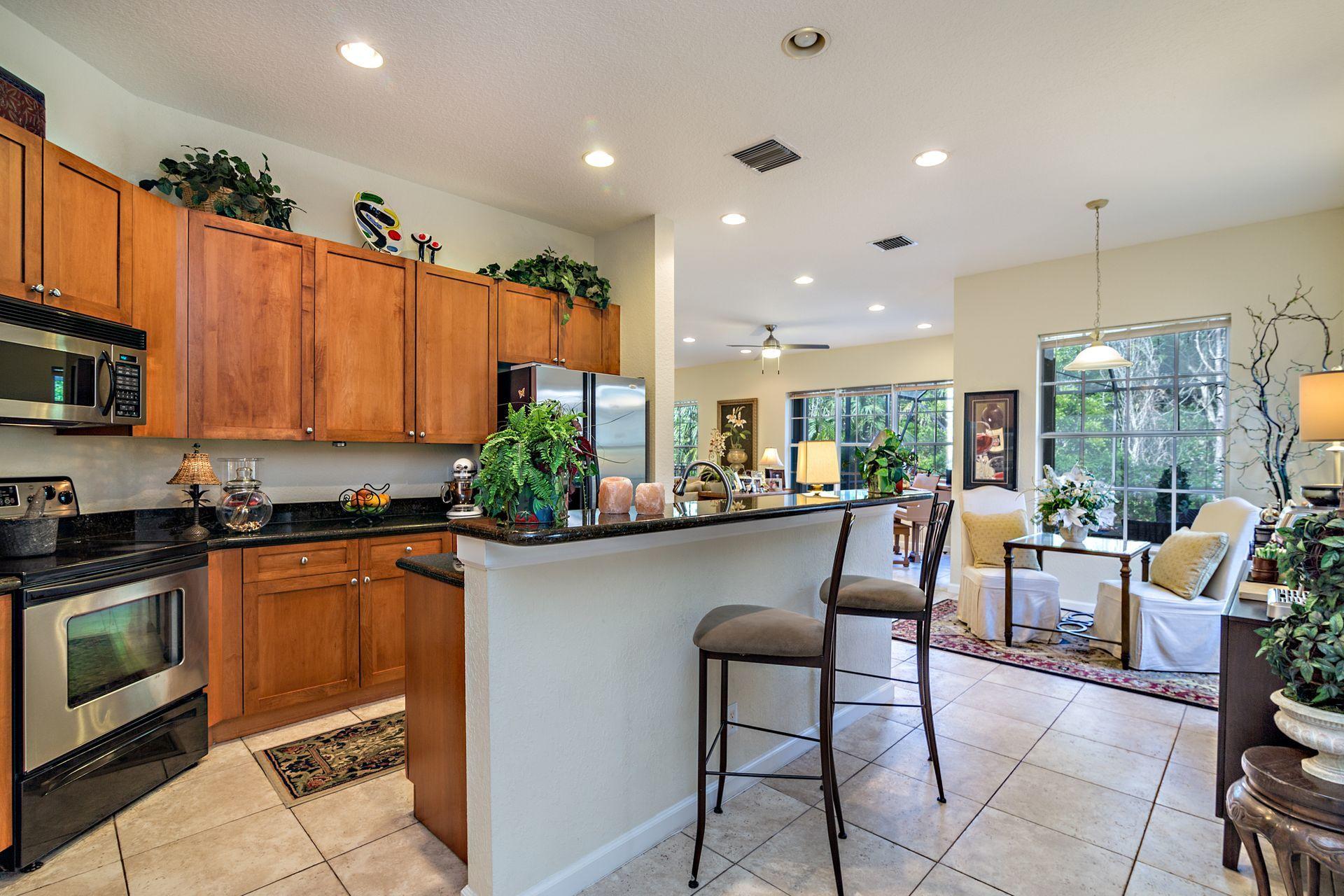 122 Via Castilla Jupiter, FL 33458 - Photo 10 of 40 Kitchen