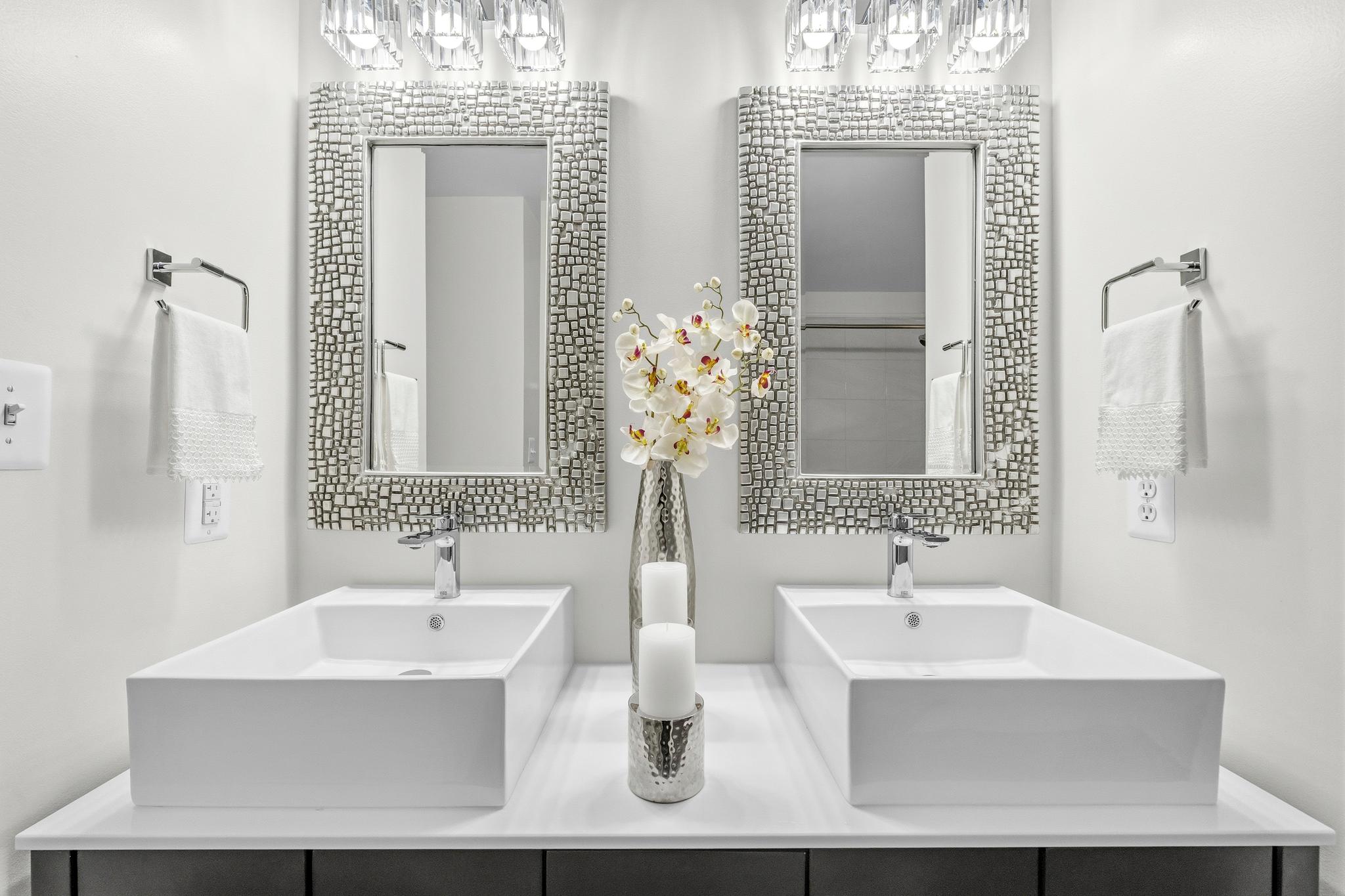 3220 15th Place Southeast Washington, DC 20020 - Photo 18 of 34 Exquisite his and her double sinks