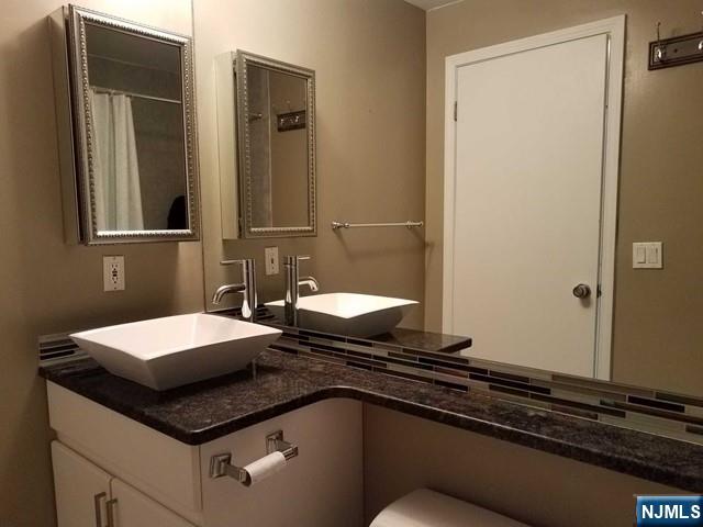 603 Ellery Court, Unit 603 Edgewater, NJ 07020 - Photo 10 of 19