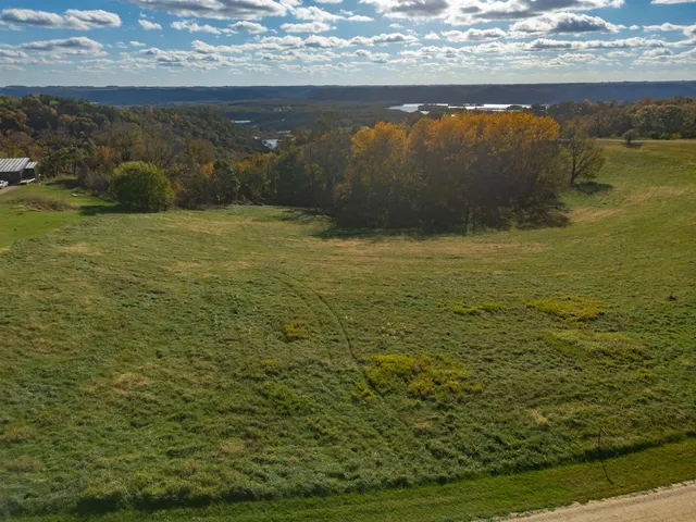 $69,500 | 65567 Grand View Drive, De Soto, WI 54624