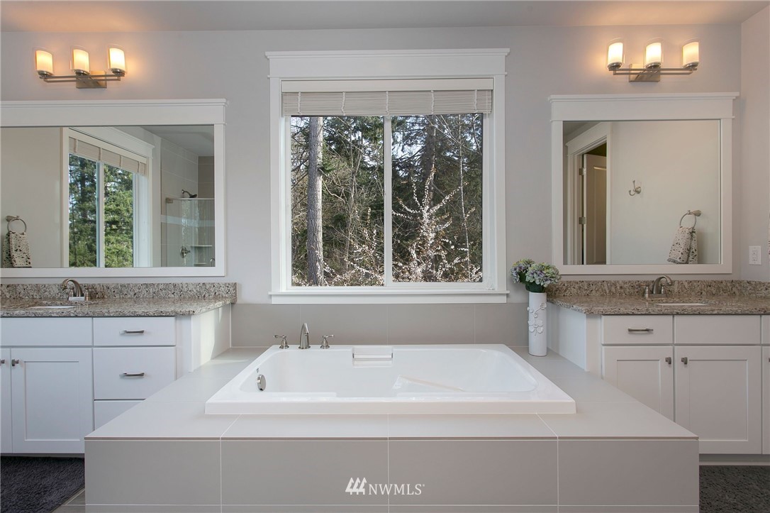 322 Graham Avenue Southeast Renton, WA 98059 - Photo 21 of 39 a bathroom with a bathtub and a sink