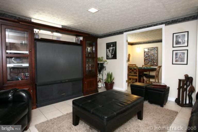 5714 Van Dyke Road Baltimore, MD 21206 - Photo 15 of 16 Family Room