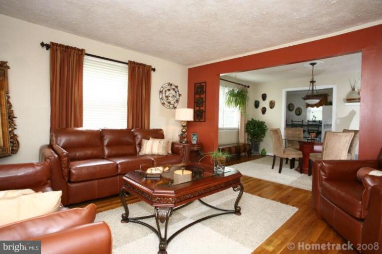5714 Van Dyke Road Baltimore, MD 21206 - Photo 6 of 16 Living Room/Dining Room