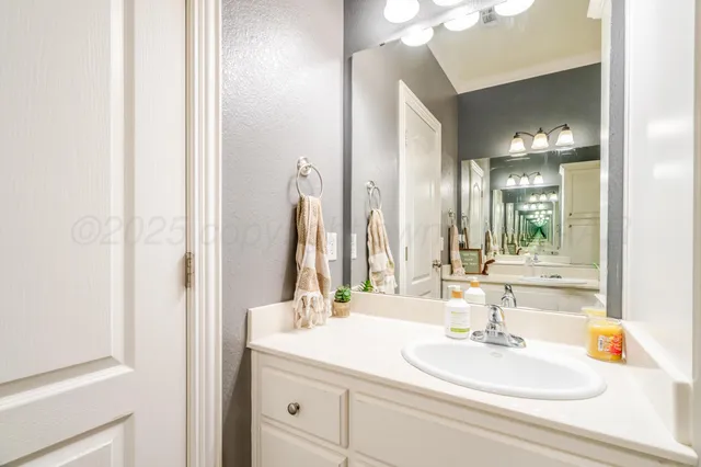 $320,000 | 7703 El Paso Drive, Amarillo, TX 79118