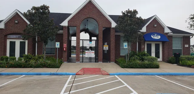 $2,900 | 2702 Golden Hills Court, Fresno, TX 77545