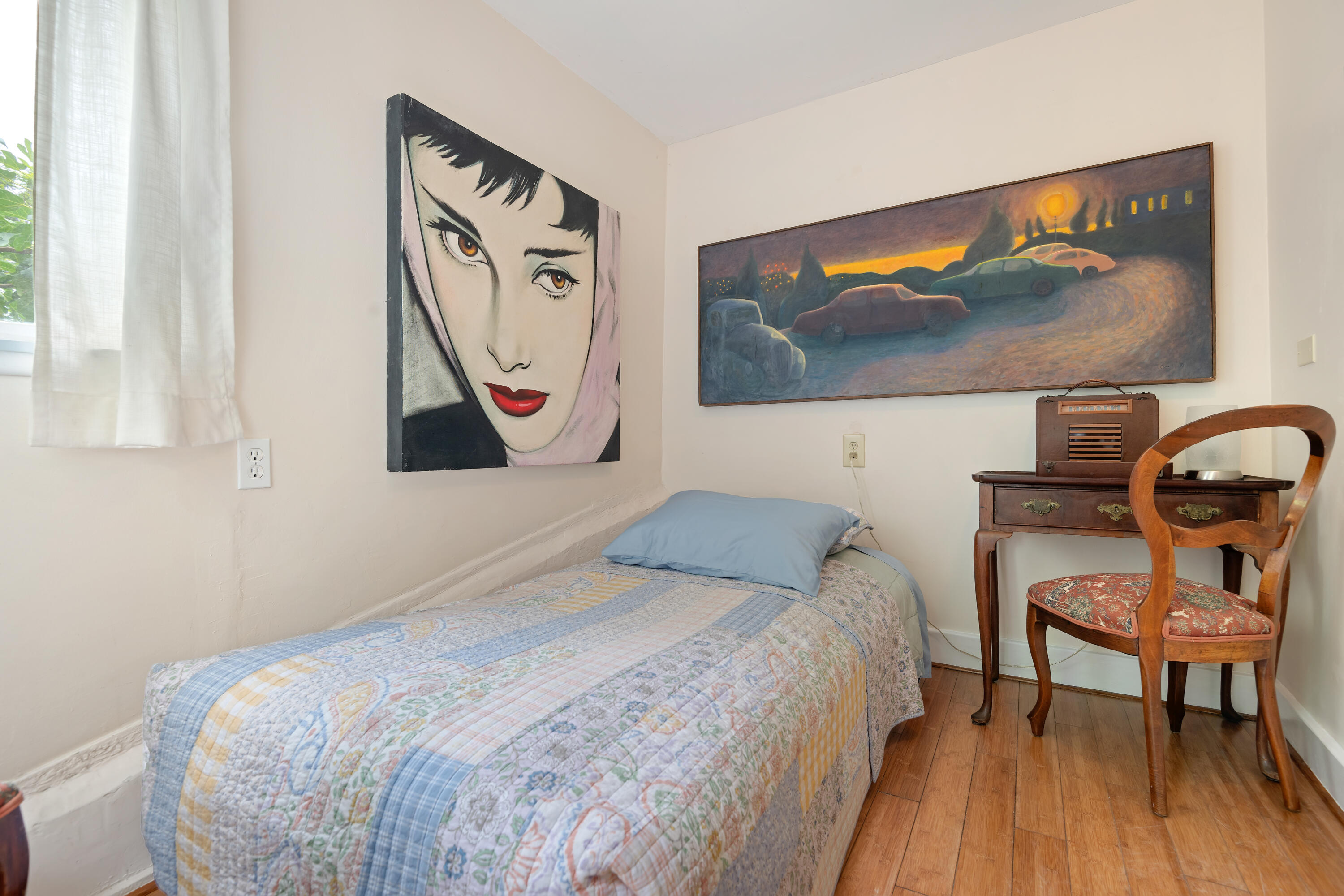 512 East Islay Street Santa Barbara, CA 93101 - Photo 21 of 25 a bedroom with bed and a painting on the wall