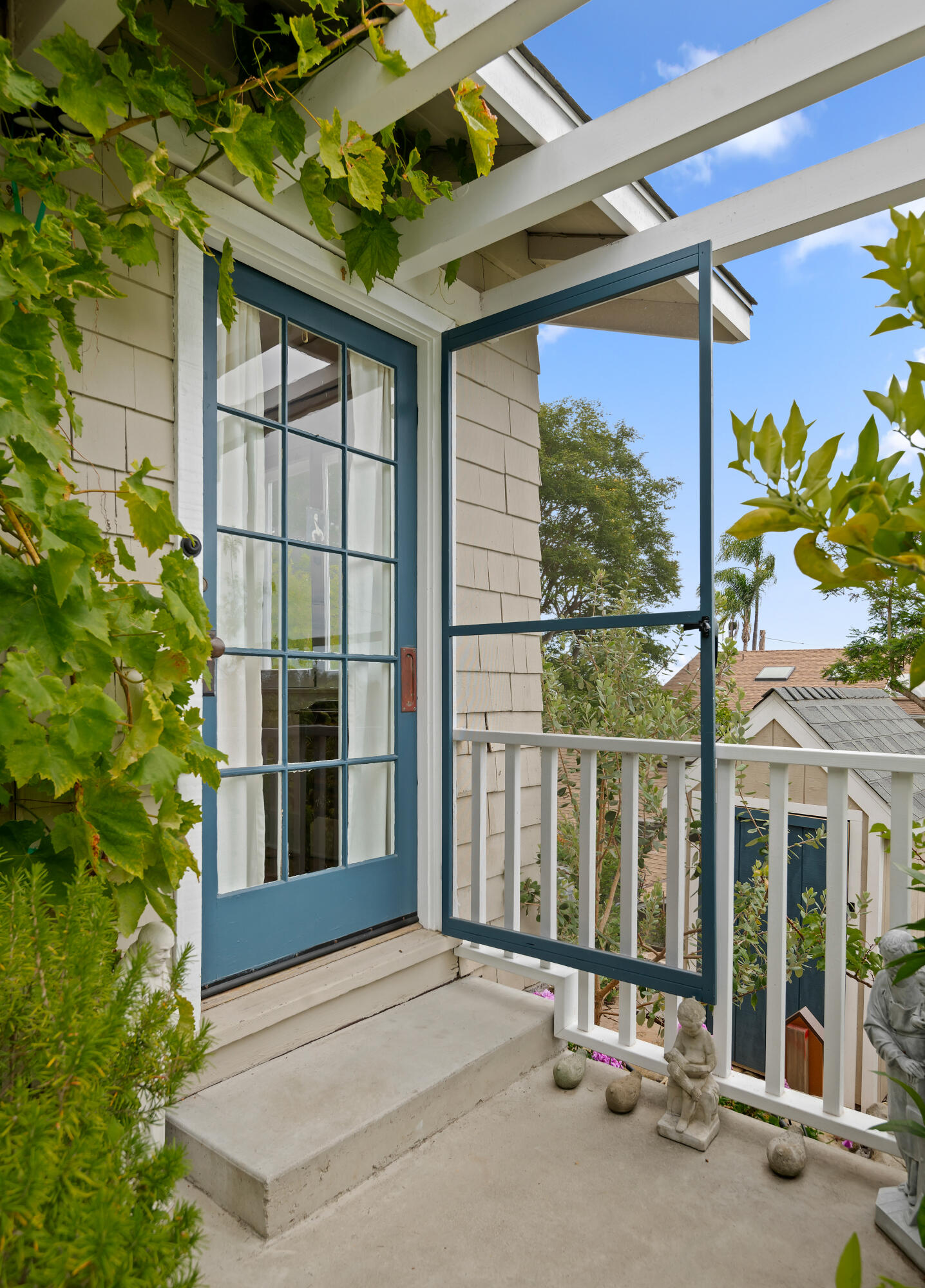 512 East Islay Street Santa Barbara, CA 93101 - Photo 4 of 25 a view of a building with a window and sitting area