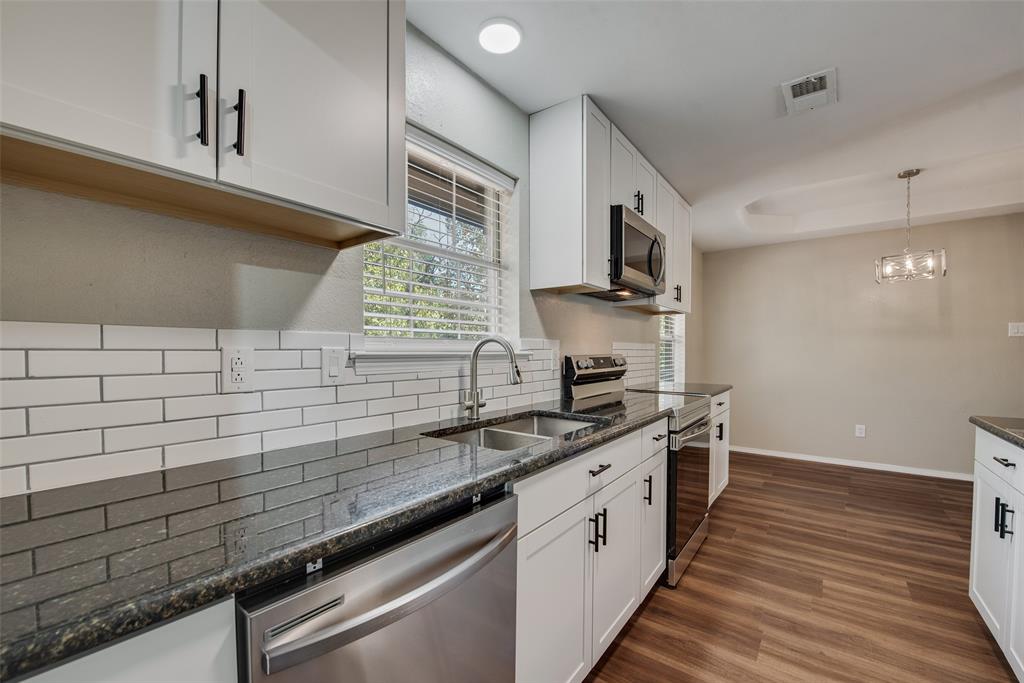 206 East Maple Street Keene, TX 76059 - Photo 5 of 22