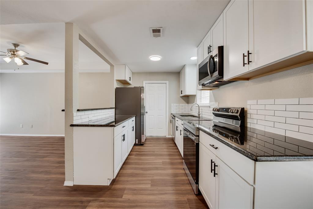 206 East Maple Street Keene, TX 76059 - Photo 7 of 22