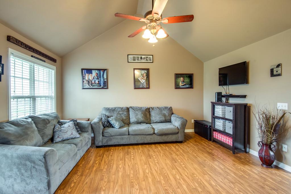 340 Burgess Road Dickson, TN 37055 - Photo 7 of 25 Lots of natural light!!