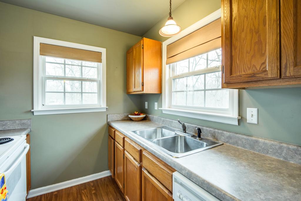 340 Burgess Road Dickson, TN 37055 - Photo 8 of 25 Sweet country kitchen!!