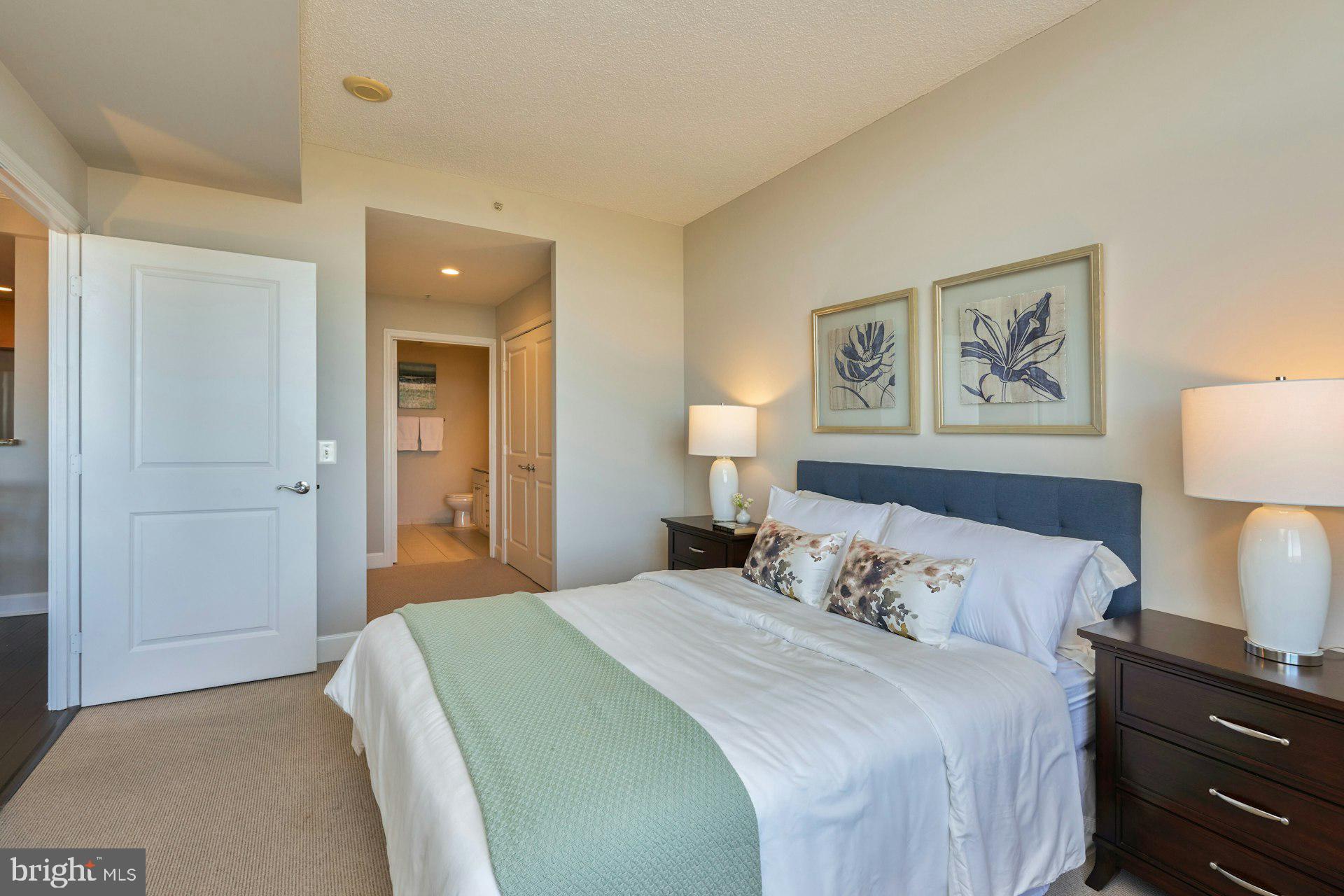 3650 South Glebe Road, Unit 652 Arlington, VA 22202 - Photo 25 of 54 a bedroom with a bed and a painting on the wall