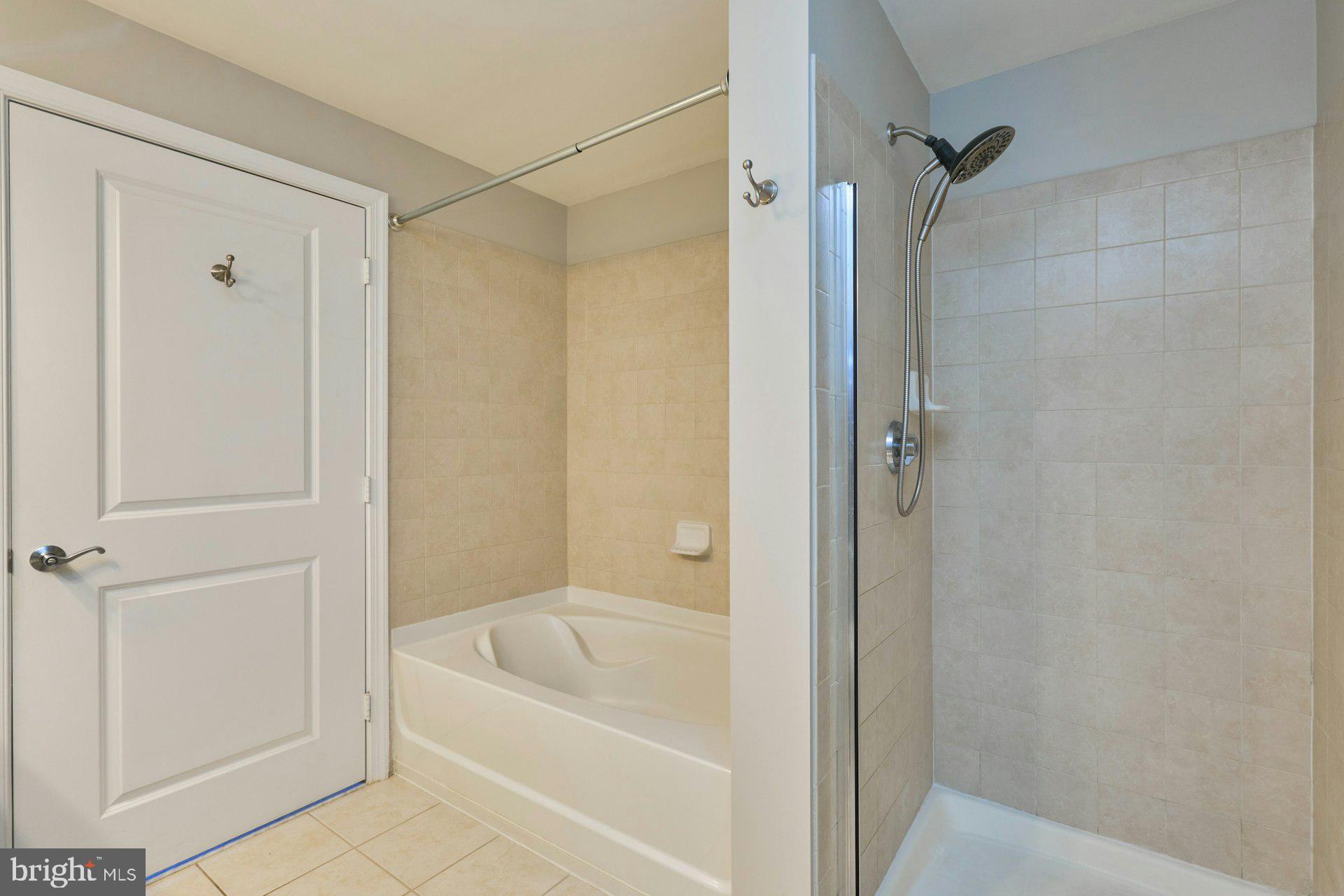 3650 South Glebe Road, Unit 652 Arlington, VA 22202 - Photo 29 of 54 a bathroom with a bathtub and a shower