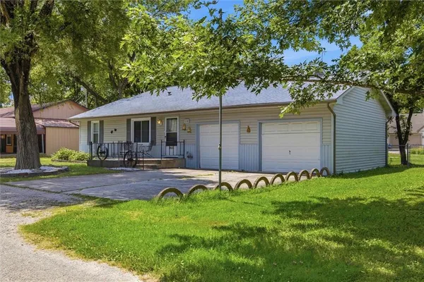 $267,000 | 818 North Houston Avenue, Adrian, MO 64720