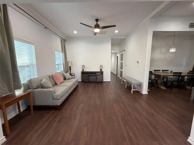 $2,700 | 1717 Weber Street, Houston, TX 77007