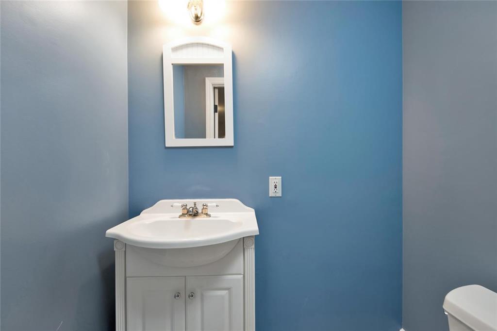 23 Carriage Road Cumberland Foreside, ME 04110 - Photo 13 of 28 Half bath off master