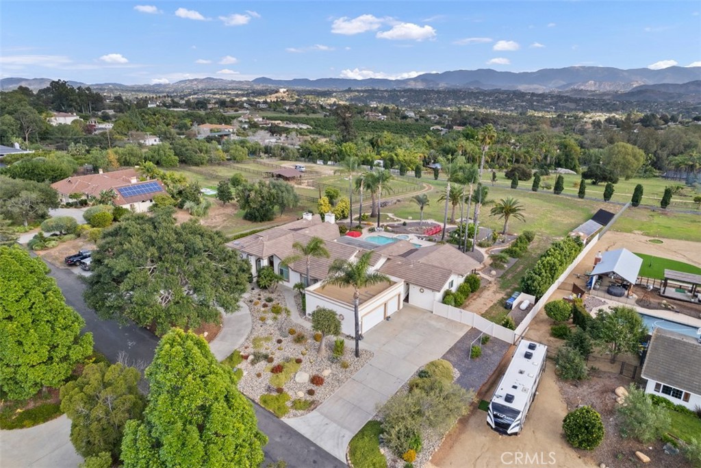 3950 Concordia Lane Fallbrook, CA 92028 - Photo 37 of 51 Driveway with gated access to backyard