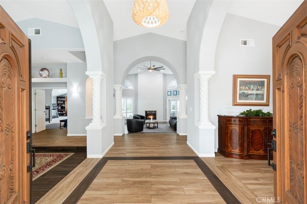 3950 Concordia Lane Fallbrook, CA 92028 - Photo 9 of 51 Entry Way