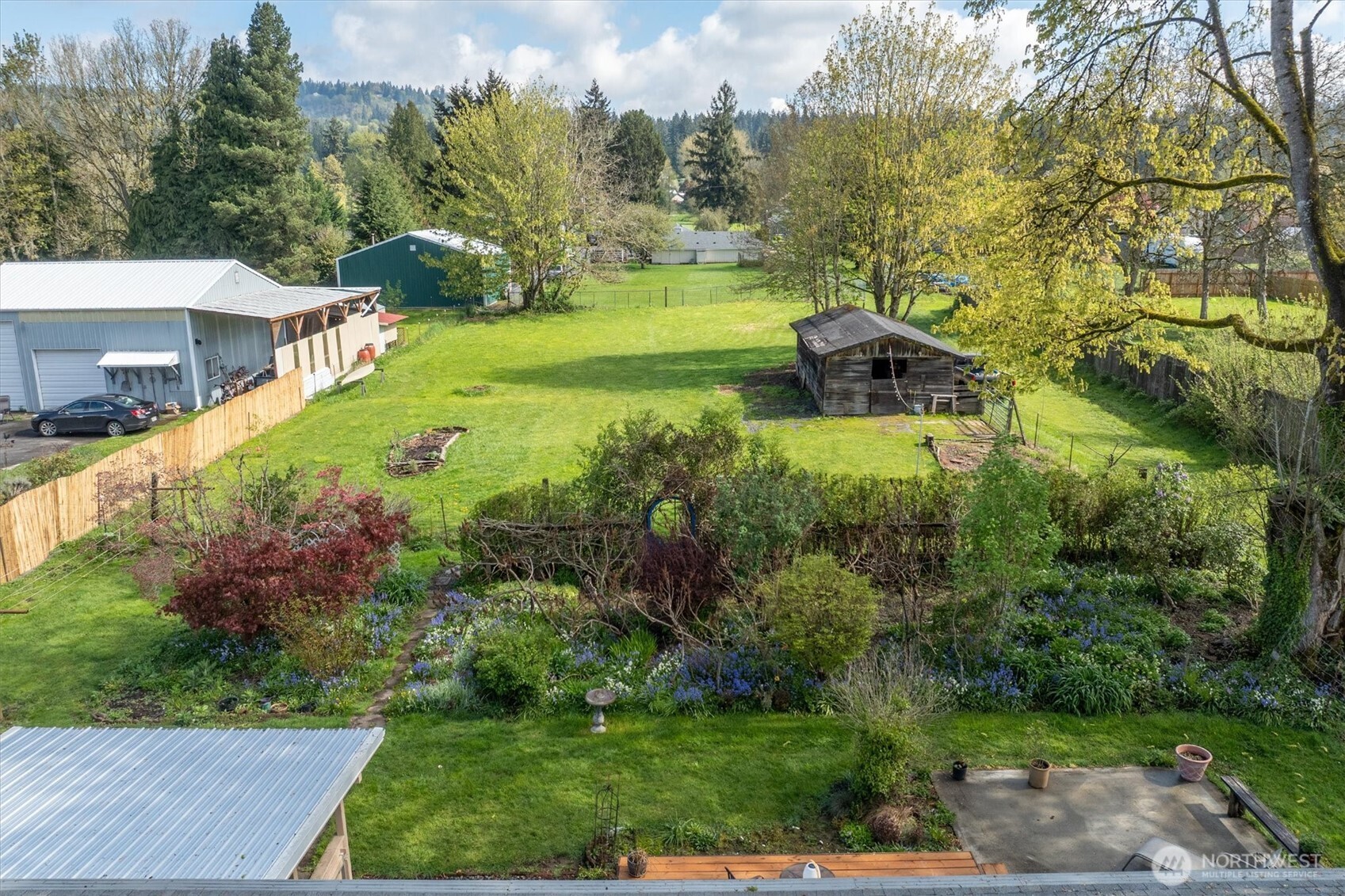 3302 Pine Street Longview, WA 98632 - Photo 30 of 39 a view of a garden with an trees
