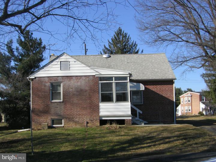 205 Upland Road Brookhaven, PA 19015 - Photo 21 of 25 Exterior Back
