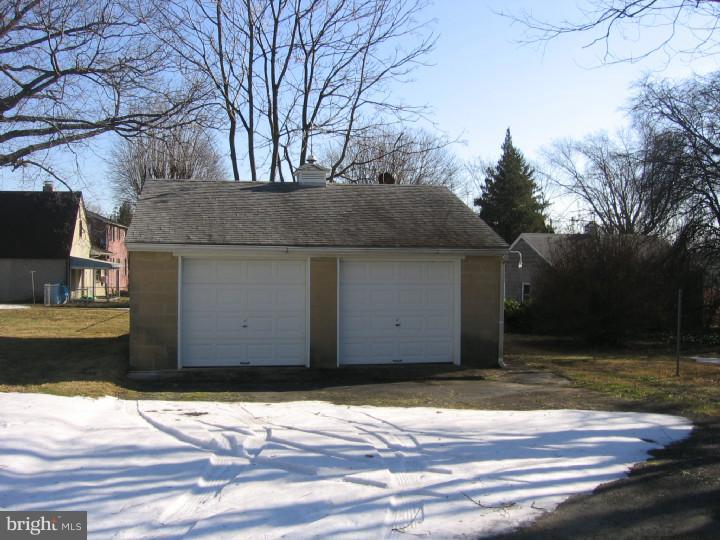 205 Upland Road Brookhaven, PA 19015 - Photo 22 of 25 Garage
