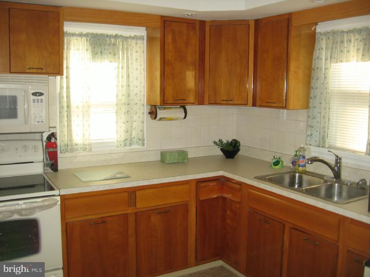 205 Upland Road Brookhaven, PA 19015 - Photo 7 of 25 Kitchen
