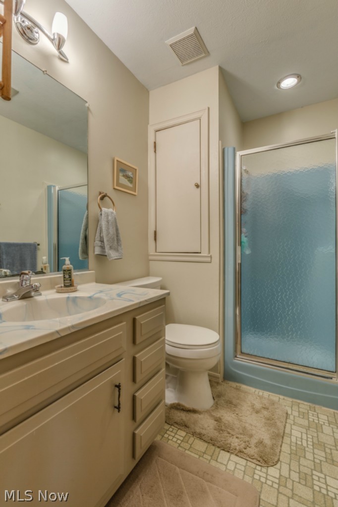 1043 Ford Road Cleveland, OH 44143 - Photo 17 of 25