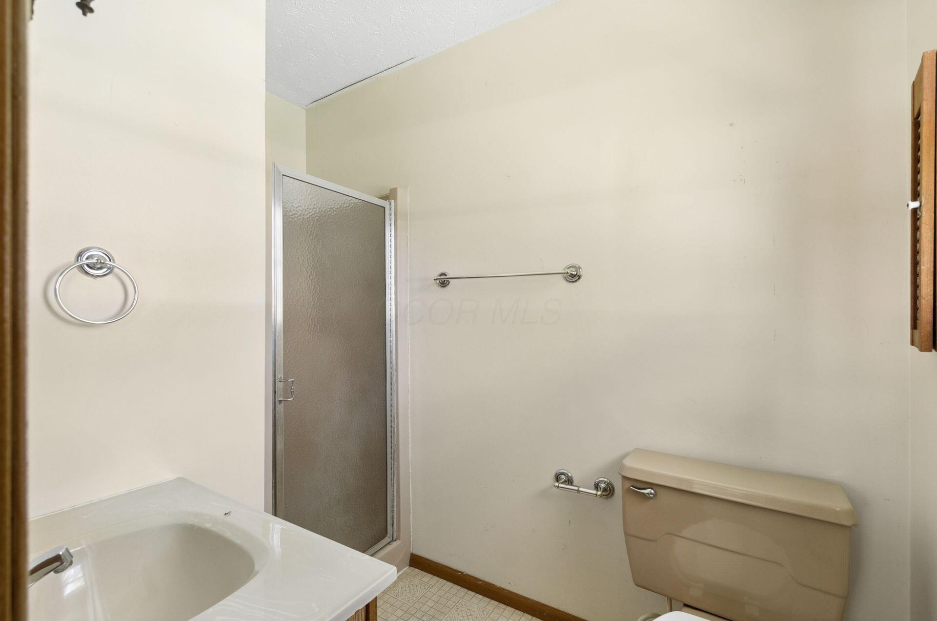 4143 Zuber Road Orient, OH 43146 - Photo 19 of 36 Primary Bath