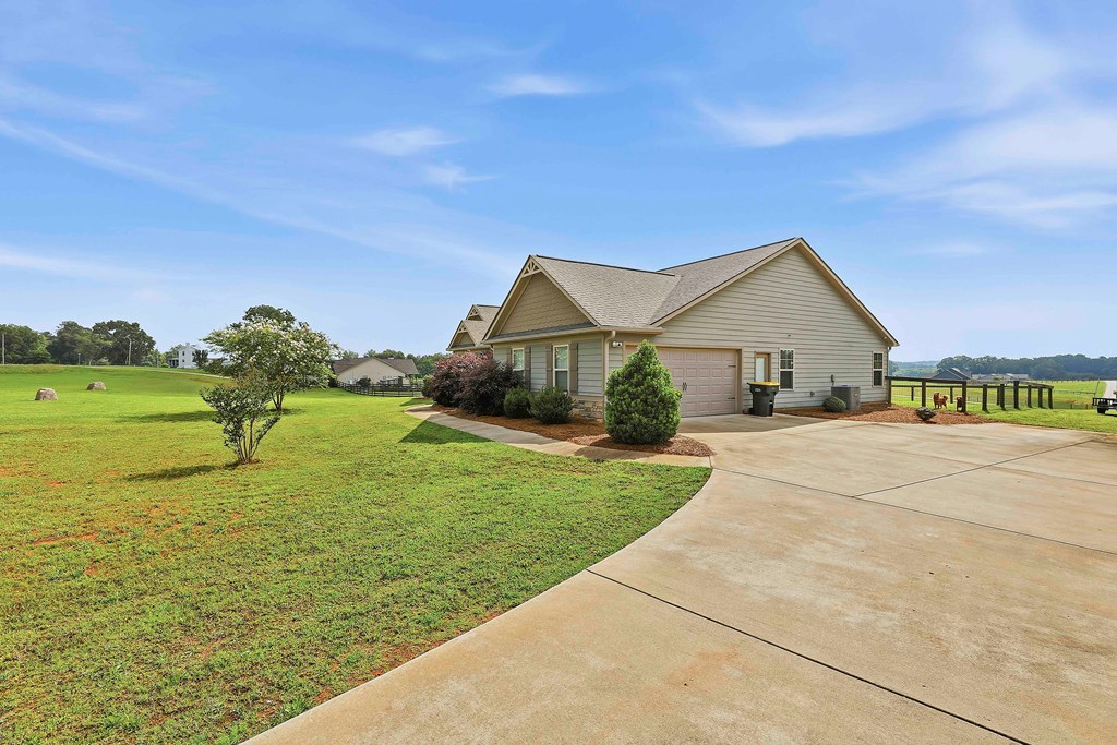 4466 Smokey Road Newnan, GA 30263 - Photo 5 of 44