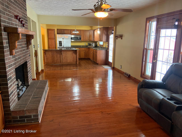 6388 Bloomfield Road Bardstown, KY 40004 - Photo 6 of 24 IMG_1372