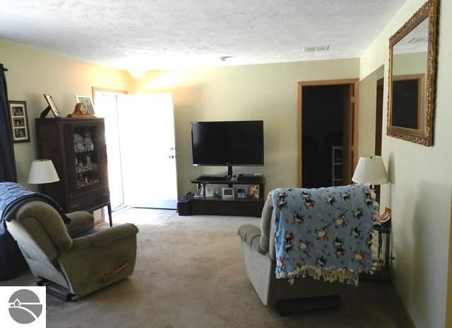 715 Thomas Road South Boardman, MI 49680 - Photo 11 of 33 1801515-10.JPG