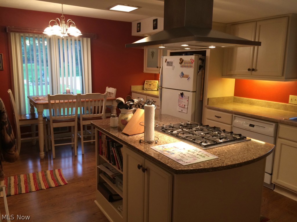 Oh yeah! you will want to cook and entertain in this kitchen.
