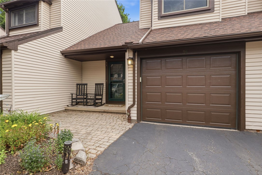39 Menlo Place Rochester, NY 14620 - Photo 3 of 29